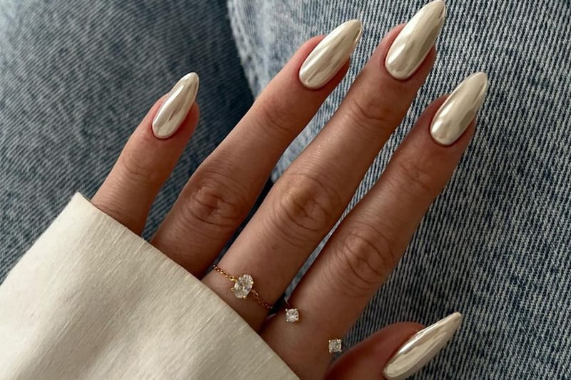 "Vanilla Chrome" Nails Are Taking Over TikTok's FYP's — And for Good Reason