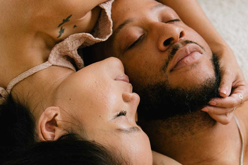 TikTok's Viral "Beige Flag" Dating Trend, Explained