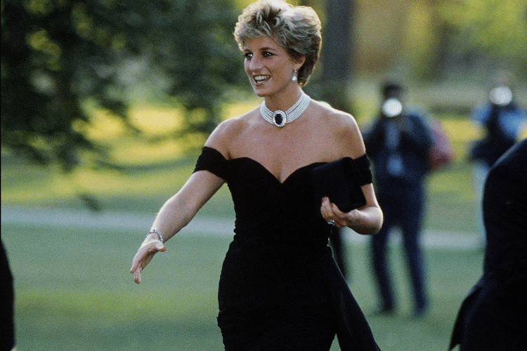 Ask a (S)expert: “We've Been Going Out for 10 Years — But He Treats Me Like Sh-t..."