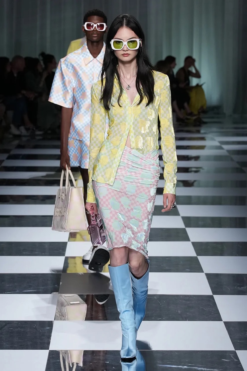 versace spring summer 2024 collection milan fashion week gigi hadid kendall jenner precious lee 