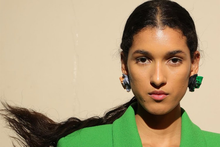 The Beauty From Paris Fashion Week Said That the Girls Are in Their "Cool Girl" Low Ponytail Era