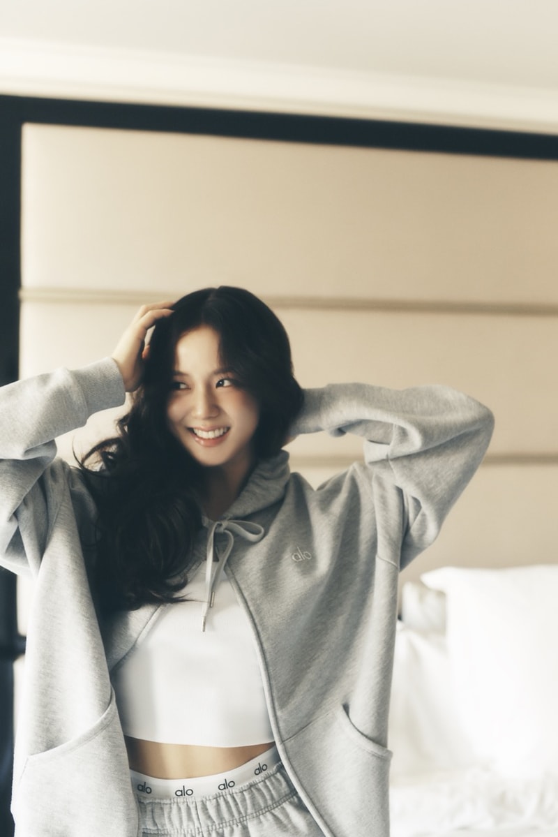 blackpink jisoo kpop artist alo yoga leggings bras activewear spring los angeles wellness meditation matcha 