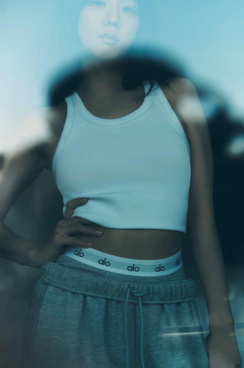 blackpink jisoo kpop artist alo yoga leggings bras activewear spring los angeles wellness meditation matcha 