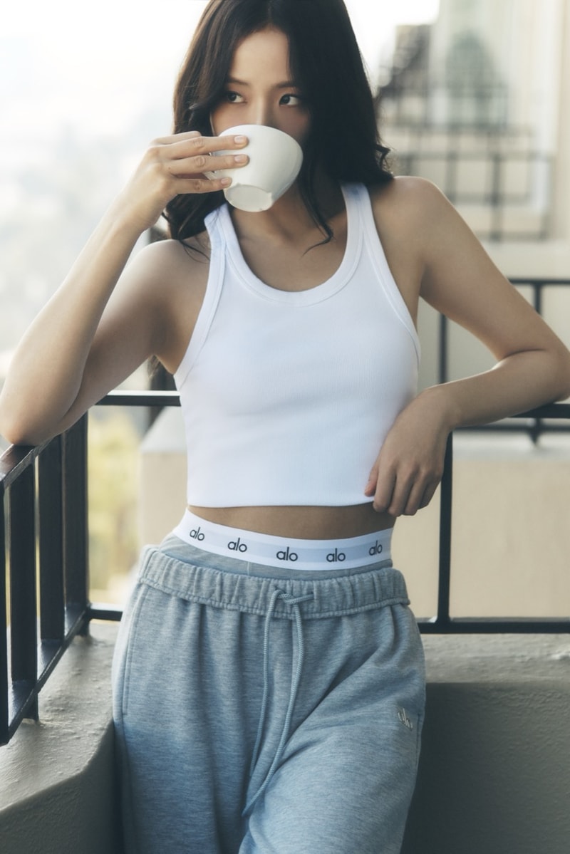 blackpink jisoo kpop artist alo yoga leggings bras activewear spring los angeles wellness meditation matcha 