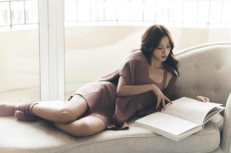 blackpink jisoo kpop artist alo yoga leggings bras activewear spring los angeles wellness meditation matcha 