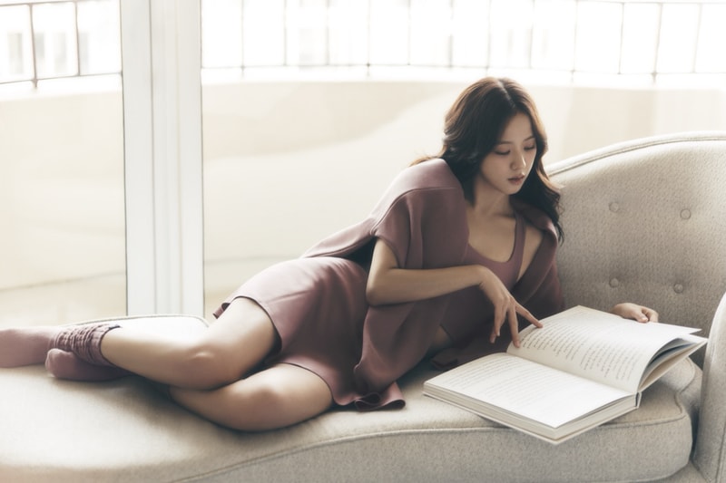 blackpink jisoo kpop artist alo yoga leggings bras activewear spring los angeles wellness meditation matcha 