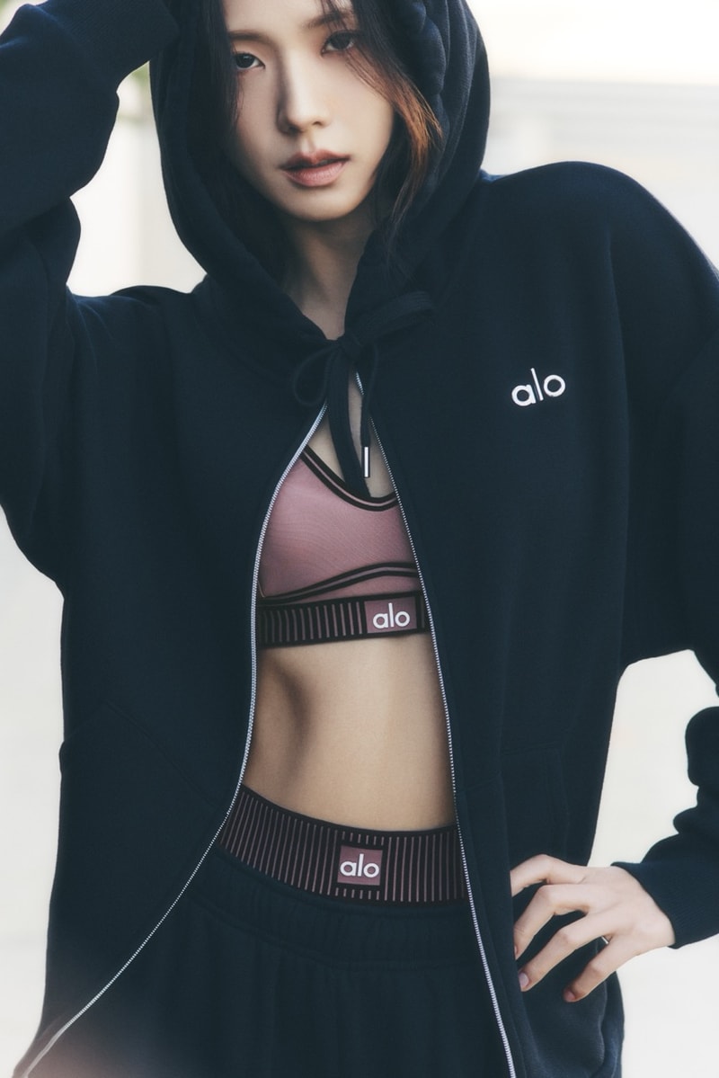 blackpink jisoo kpop artist alo yoga leggings bras activewear spring los angeles wellness meditation matcha 