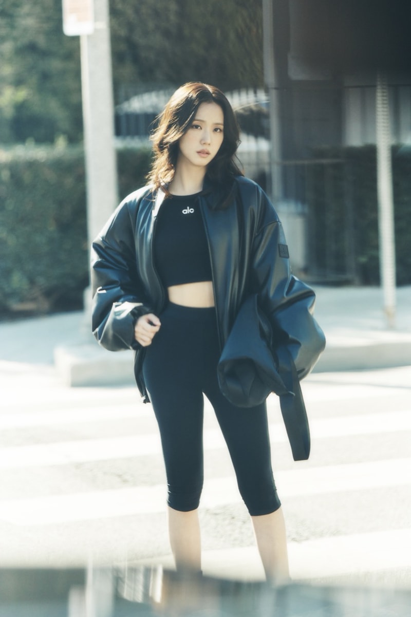 blackpink jisoo kpop artist alo yoga leggings bras activewear spring los angeles wellness meditation matcha 