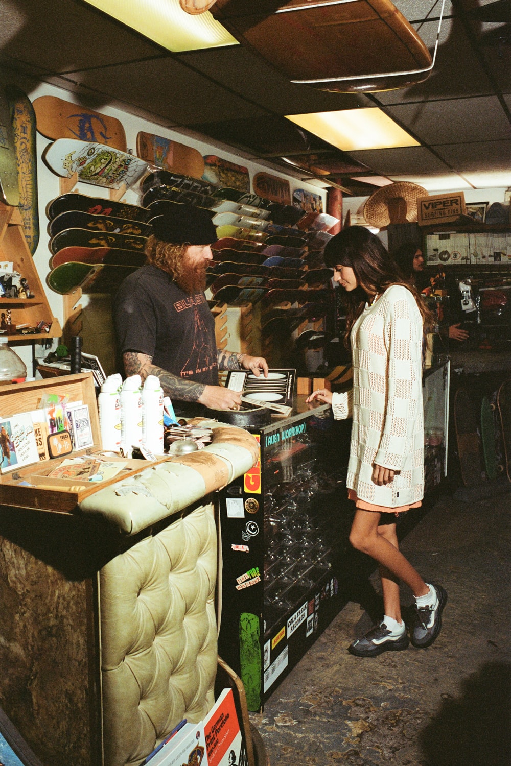 Ikuti Sehari dalam Kehidupan Trucks Surfer Madeline Miller 6 vans madeline miller surf team rider day in the life video ombak san diego ocean beach surfer pro surfer