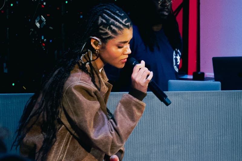 ama lou music artist girl singing salomon paris event crowd