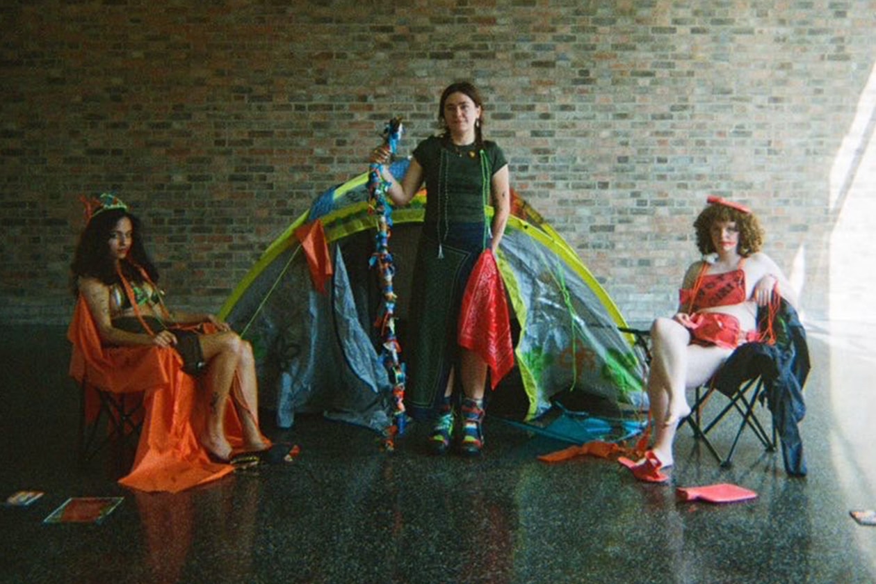 Annie Purdy Tentang Pembuatan Sepatu dan "Pendakian Gadis-Gadis Seksi" 2 Annie Purdy, Berkelanjutan, Alas Kaki, Sepatu, Desainer, Pendakian Hot Girls, Daur Ulang, Daur Ulang, London