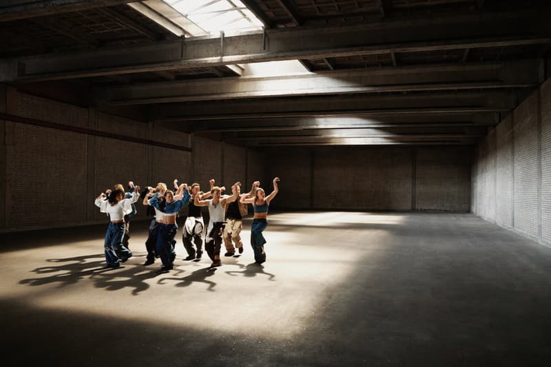 troye sivan boy jeans midriff torso baggy dancers group 