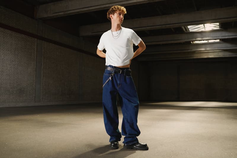 troye sivan boy jeans midriff torso baggy dancers group 