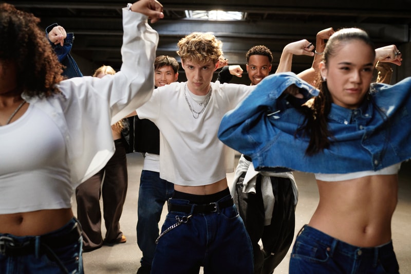 troye sivan boy jeans midriff torso baggy dancers group 