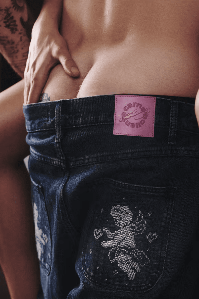 carne bollente paris woman man kissing couple sex positive wet tshirt