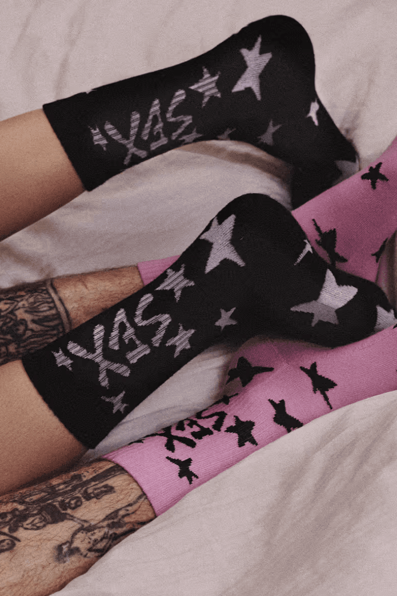 carne bollente paris woman man kissing couple sex positive wet tshirt