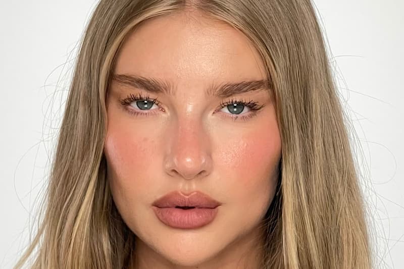 blonde woman wearing lip liner, blur liner, refy, makeup, beauty launch