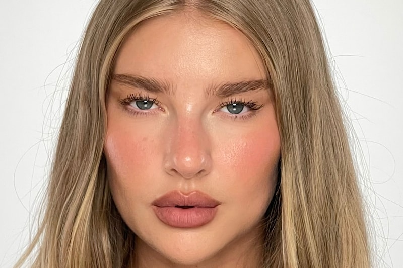 blonde woman wearing lip liner, blur liner, refy, makeup, beauty launch