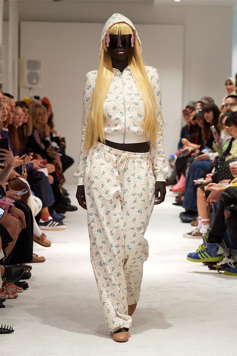 Ashley Williams, SS25, Runway fashion week models hair glasses blue bow wigs