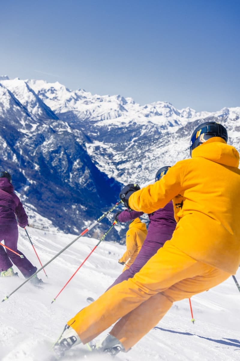 kway outdoor ski puffer snow people skiing purple yellow blue