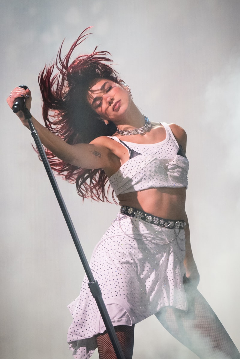 dua lipa posing with chocolate cherry hair, celebrity hair trends, beauty
