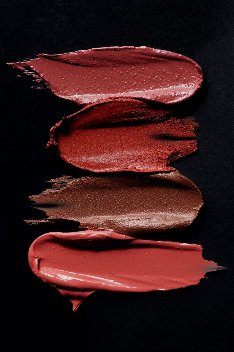 women with smokey eye and pink lipstick posing, les filles en rouge, french girl beauty, jeanne damas, rouje, makeup palette