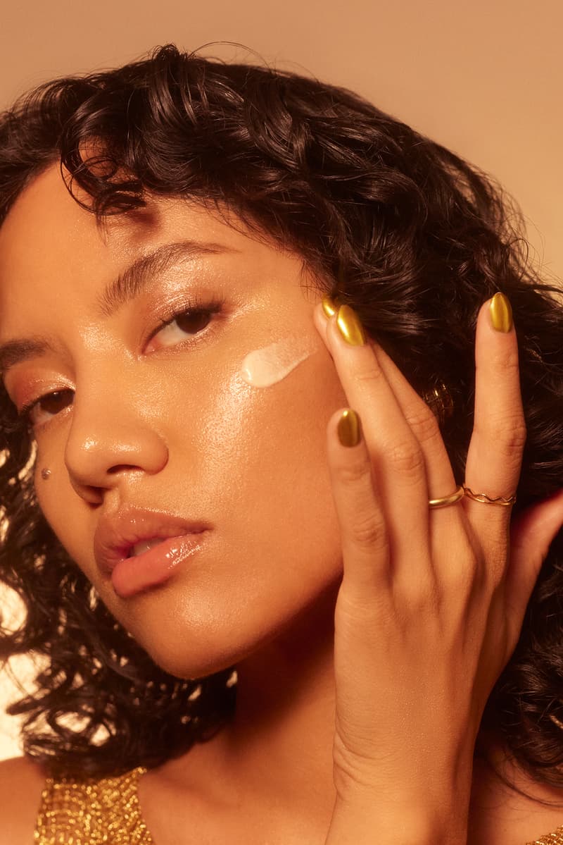 alicia keys posing with her new skincare serum let me glow, grammys, beauty 