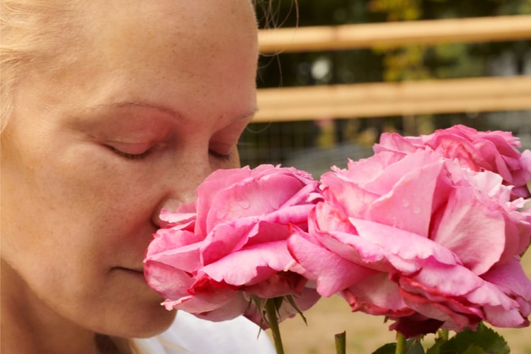 This New Cleansing Mousse Is Pamela Anderson's Secret to Natural Beauty