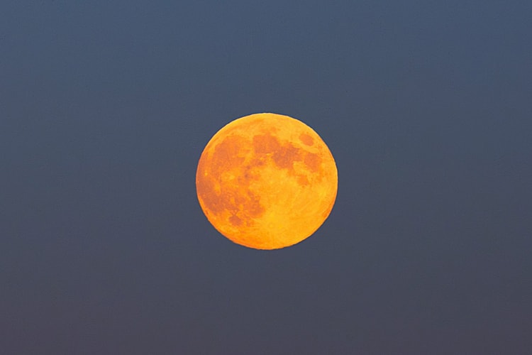 How the Last Supermoon of the Year Will Affect Your Love Life