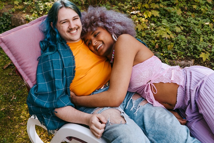 Tinder Releases "Healthy Dating 101" For College Students