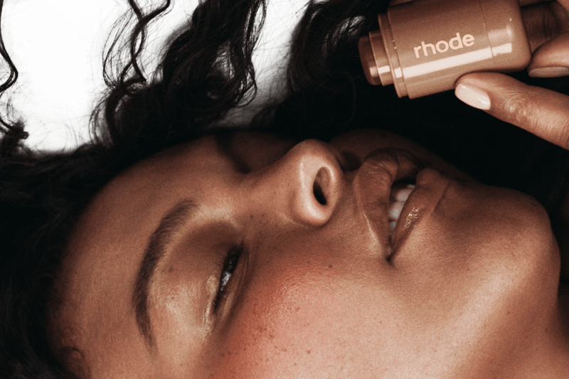 supermodel paloma holding the rhode pocket blush in toasted teddy, makeup, skincare, pantone color of the year, mocha mousse, beauty