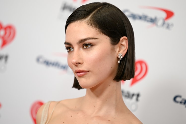 We Need To Talk About Gracie Abrams’ "Stiff" Bob