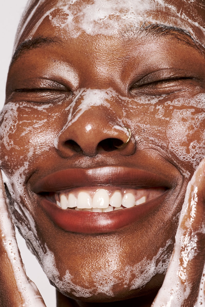 rihanna washing her face with the new fenty skin cherry dub pore purify'r gel cleanser, skincare, beauty