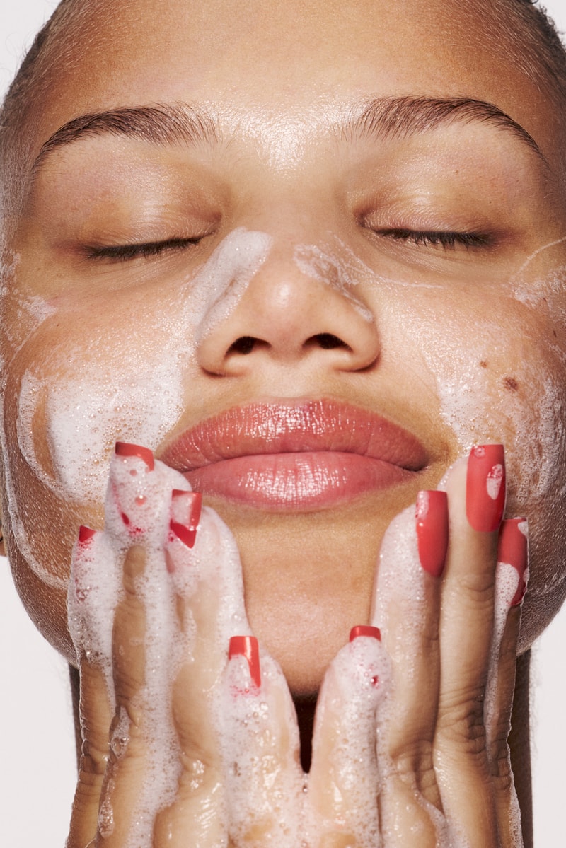 rihanna washing her face with the new fenty skin cherry dub pore purify'r gel cleanser, skincare, beauty