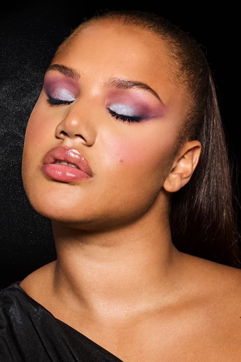 rihanna spraying you mist on her face, setting spray, makeup, fenty beauty, fenty skin, beauty