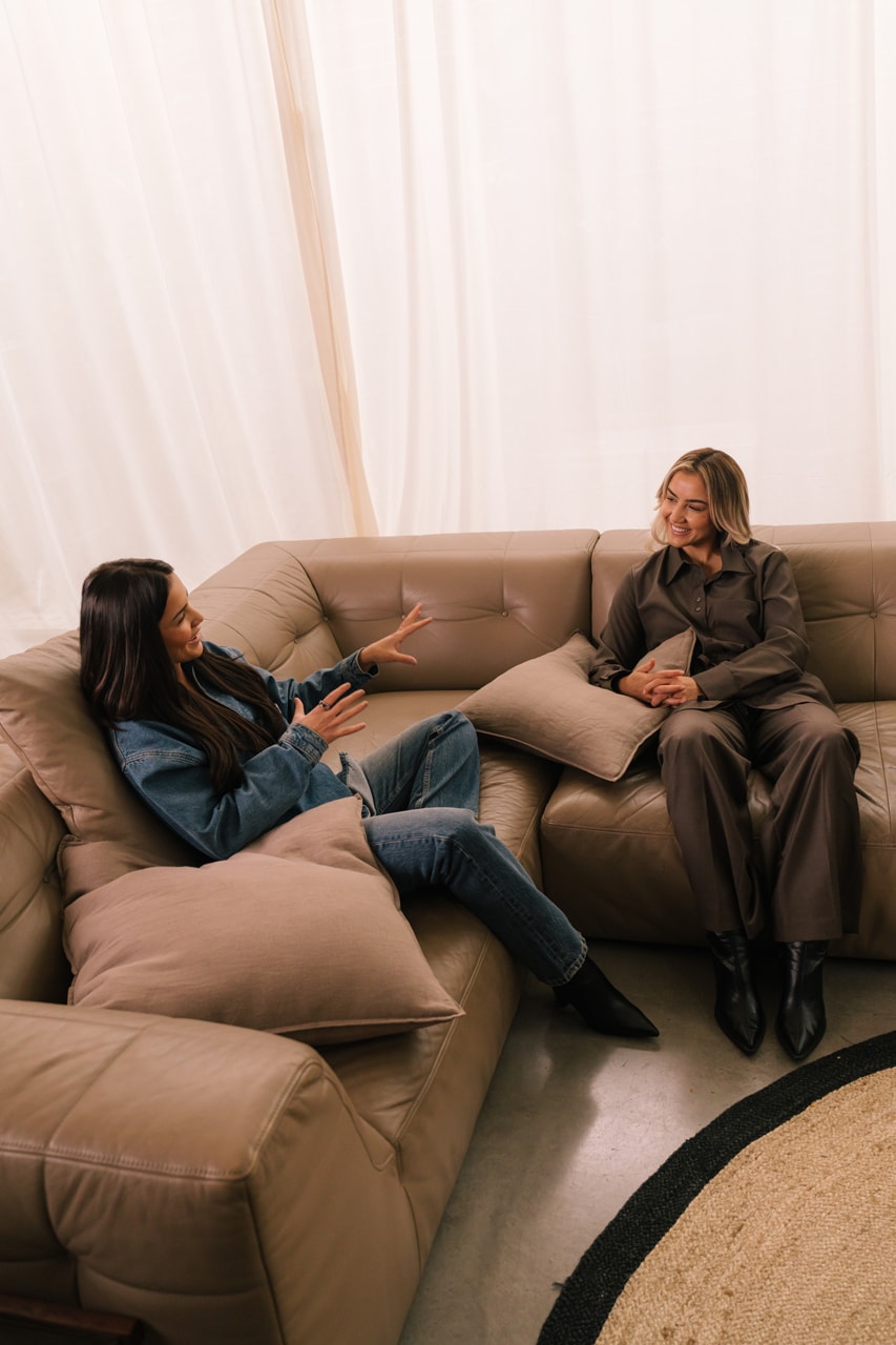 Rosie And Mollie Kmita Take Time Out With Meta Quest Hypebae rosie-and-mollie-kmita-take-time-out-with-meta-quest-hypebae