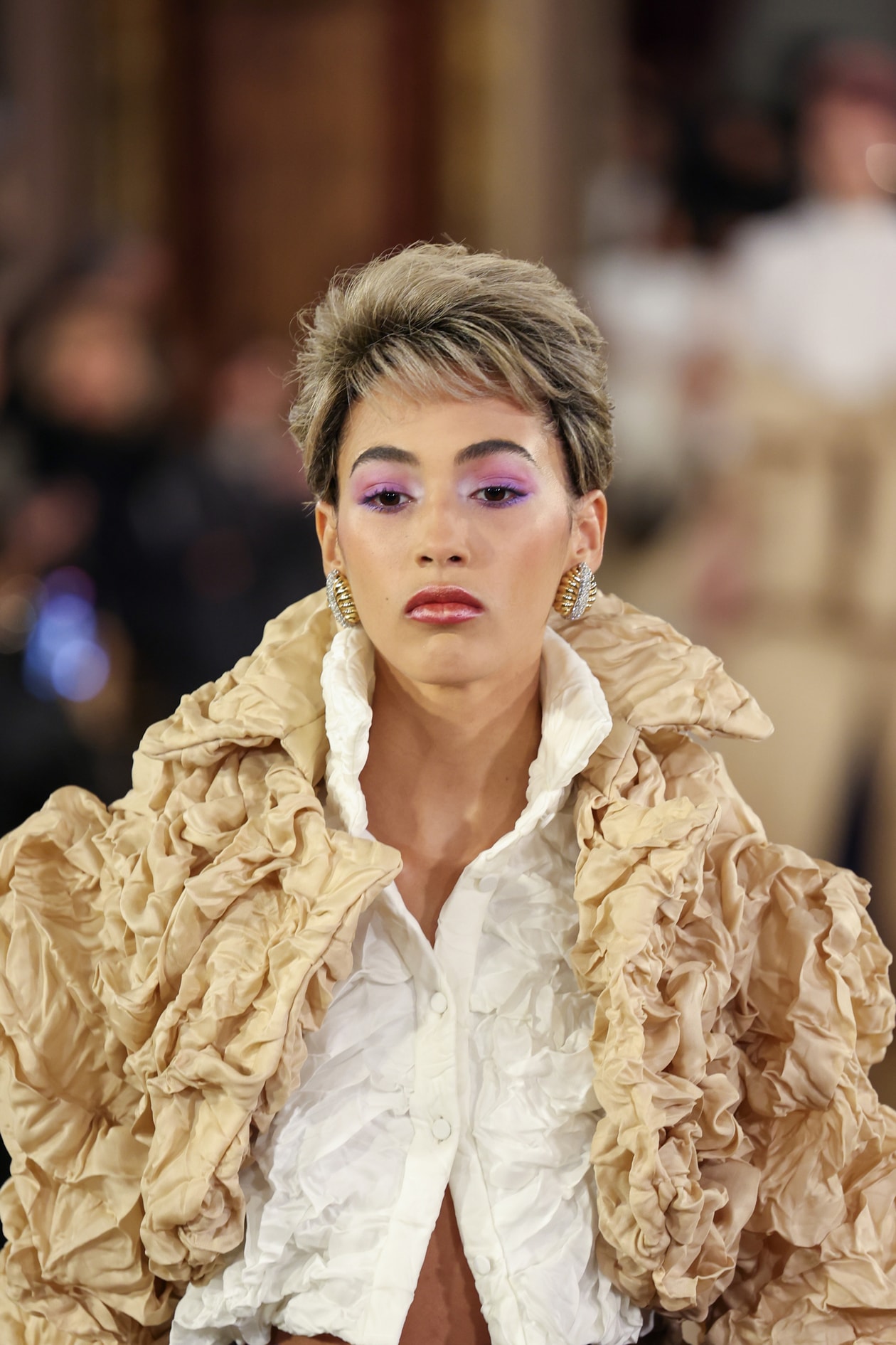 amelia gray wearing wavy hair under fish net at jean paul gaultier, fashion week, couture week beauty trends