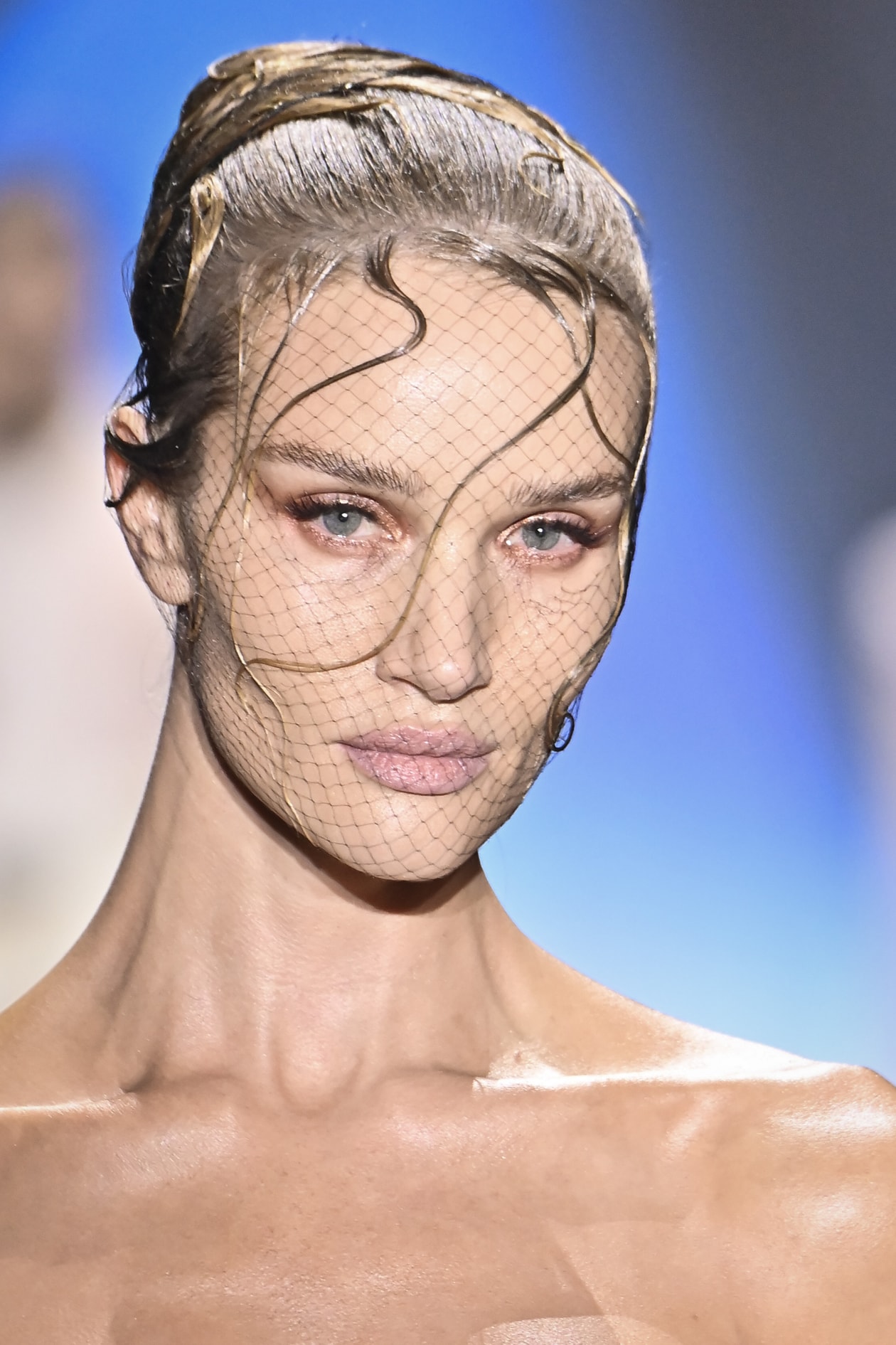 amelia gray wearing wavy hair under fish net at jean paul gaultier, fashion week, couture week beauty trends