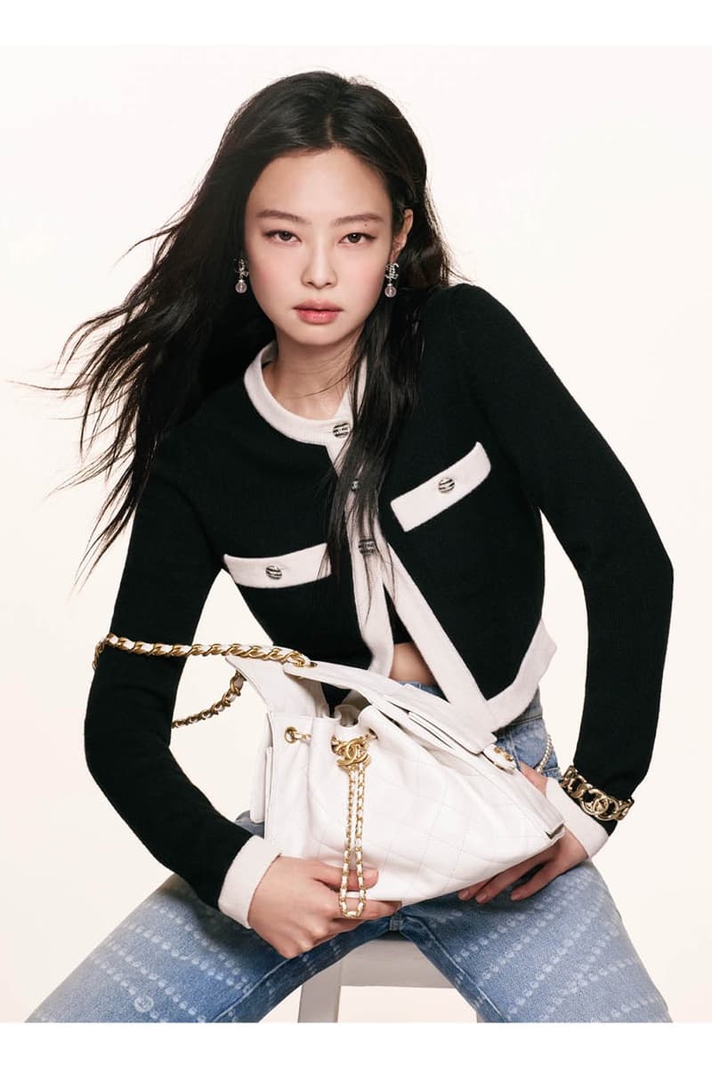 dua lipa holding chanel handbags leather gold chains jewelry jennie blackpink 