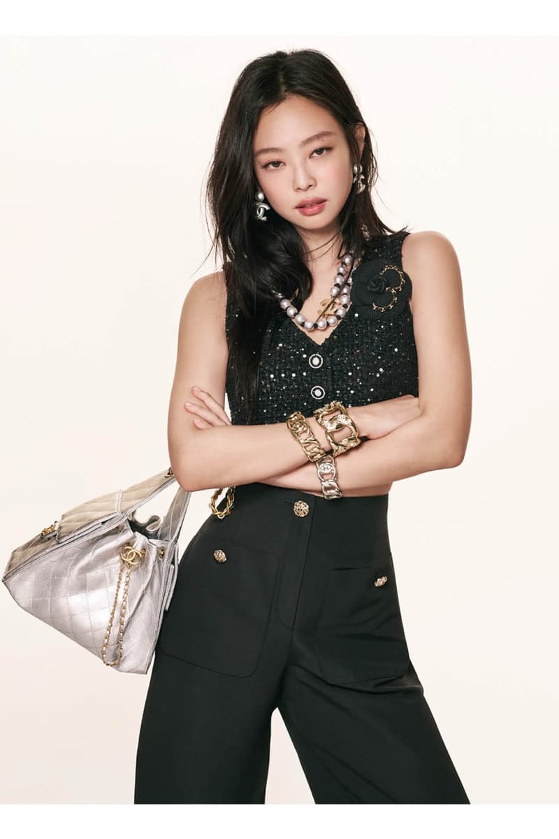 dua lipa holding chanel handbags leather gold chains jewelry jennie blackpink 