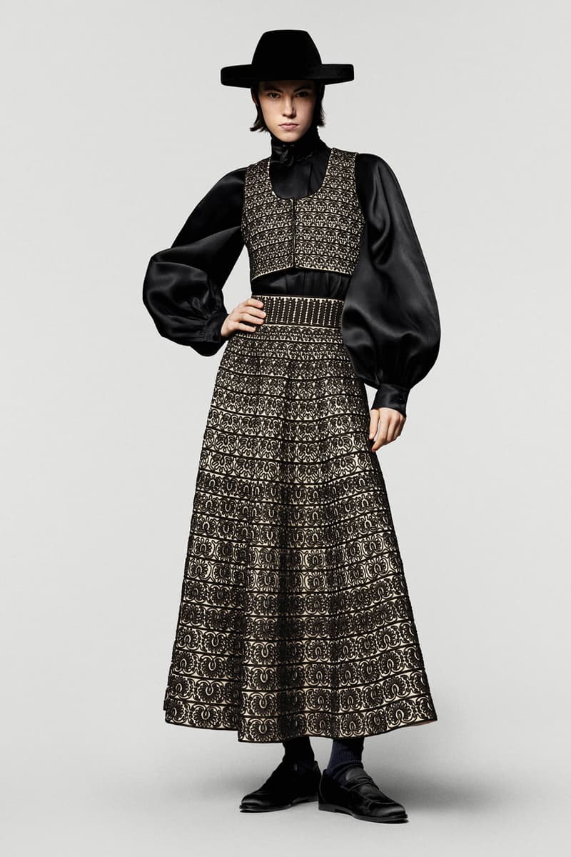 loro piana fall winter 2025 2026 horse riding equestrian milan fashion week kiosk hunting jacket jophpur needle bag tweed hats pantskirt argentina 