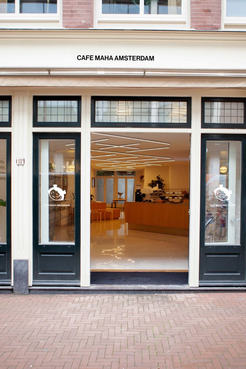 Pendiri Maha Amsterdam di Pakaian Jalan Wanita 6 Maha Amsterdam, wawancara, streetwear wanita, sepatu kets, adidas, nike, clark's, van, Hari Wanita Internasional