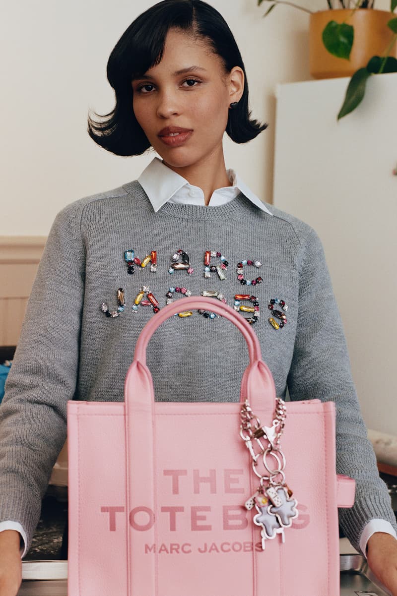 nara smith marc jacobs mothers day daughter baking kitchen bags 