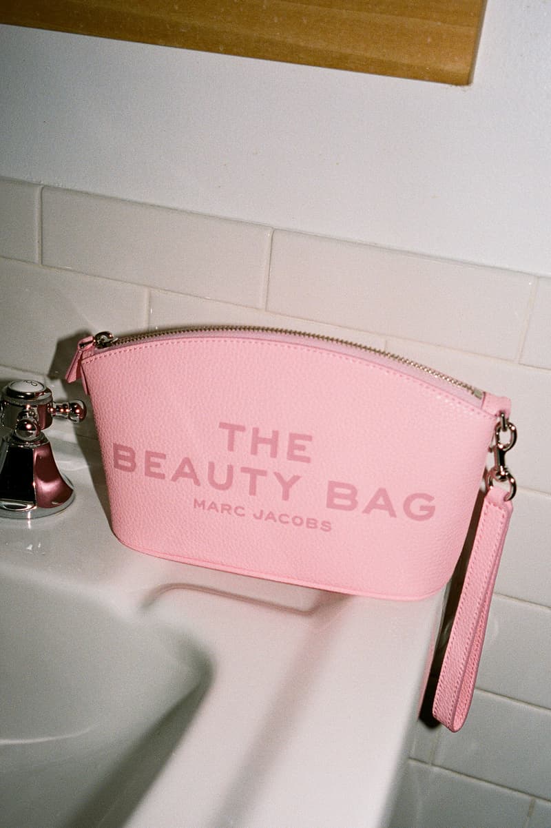 nara smith marc jacobs mothers day daughter baking kitchen bags 