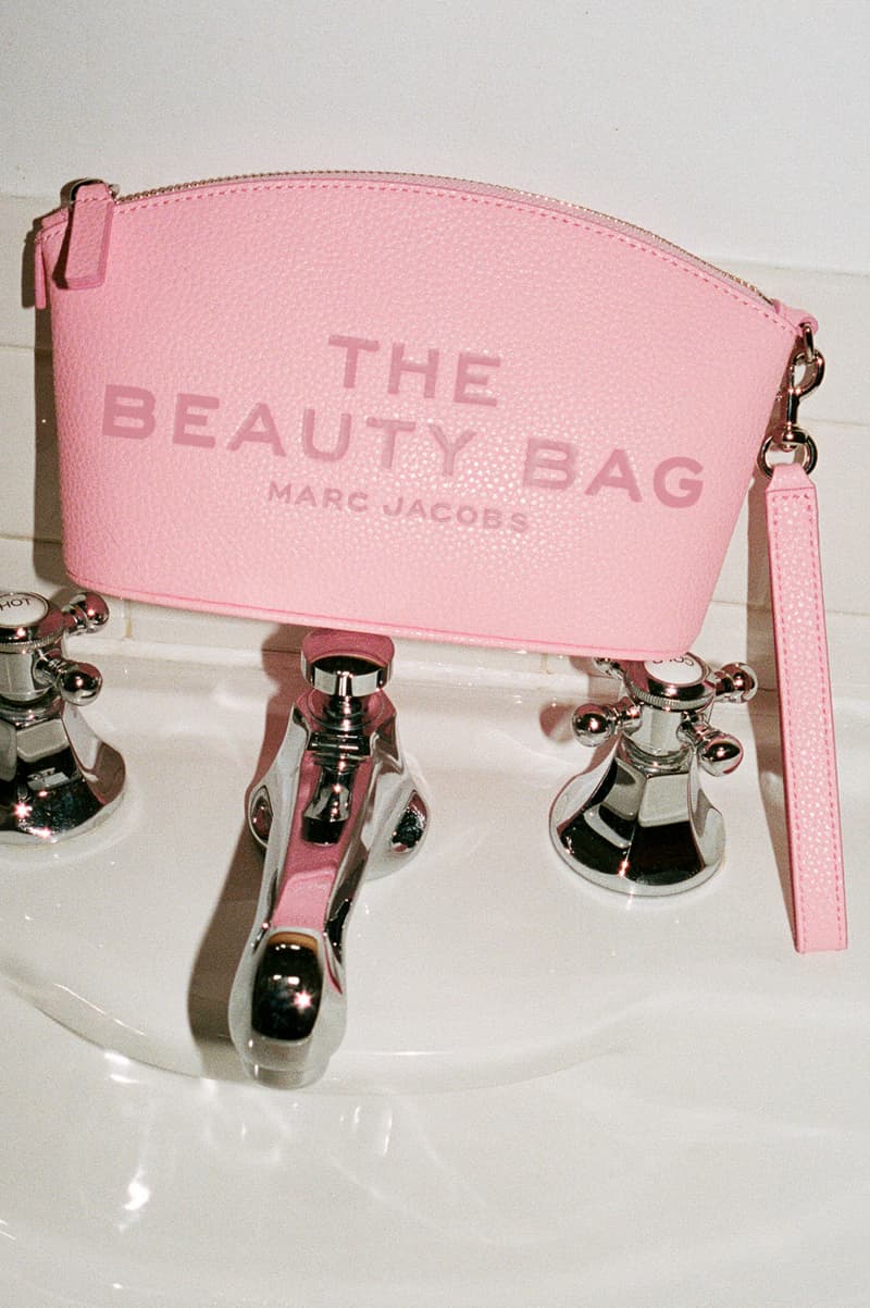 nara smith marc jacobs mothers day daughter baking kitchen bags 