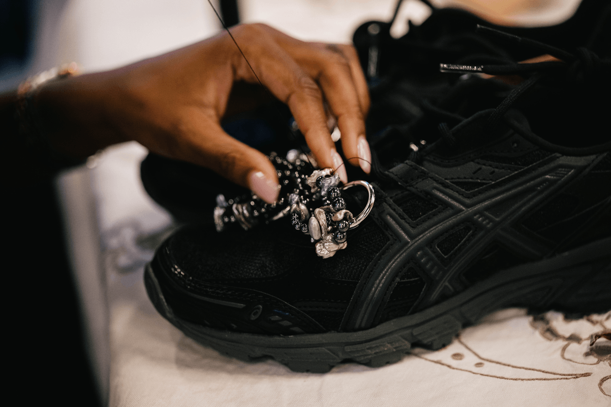 Asics dan Metagirl menyelenggarakan kelas kustomisasi di NYC 10 Asics Metagirl Caterina Mongillo Gel Nunobiki Sepatu Sepatu Sepatu Kustomisasi Kelas Kelas Personalisasi Bulu Berkelanjutan Metal Acara Kota New York Bawah Sisi Timur Chinatown