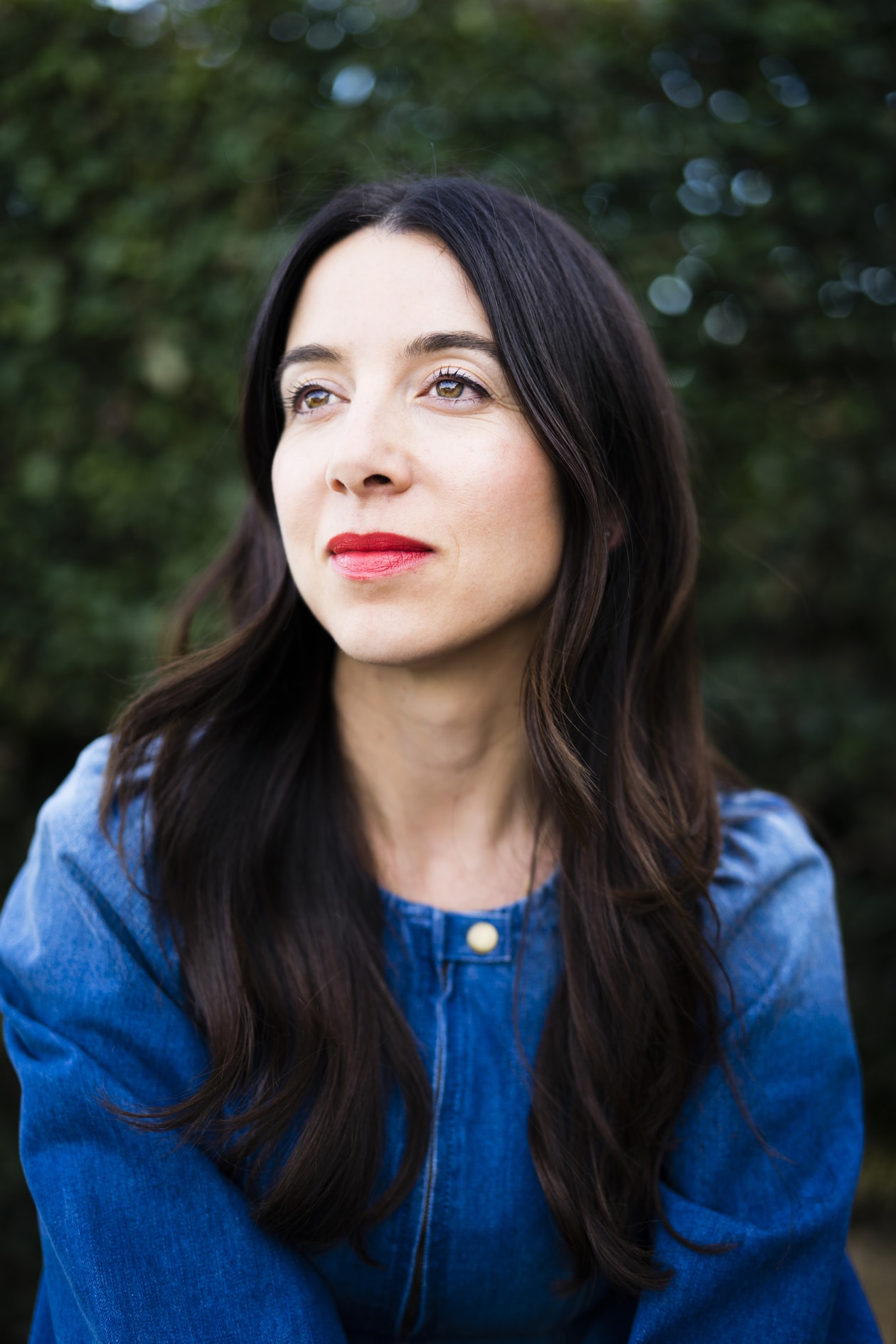 founder of ilia sasha plavsic posing, clean beauty, skincare, makeup 