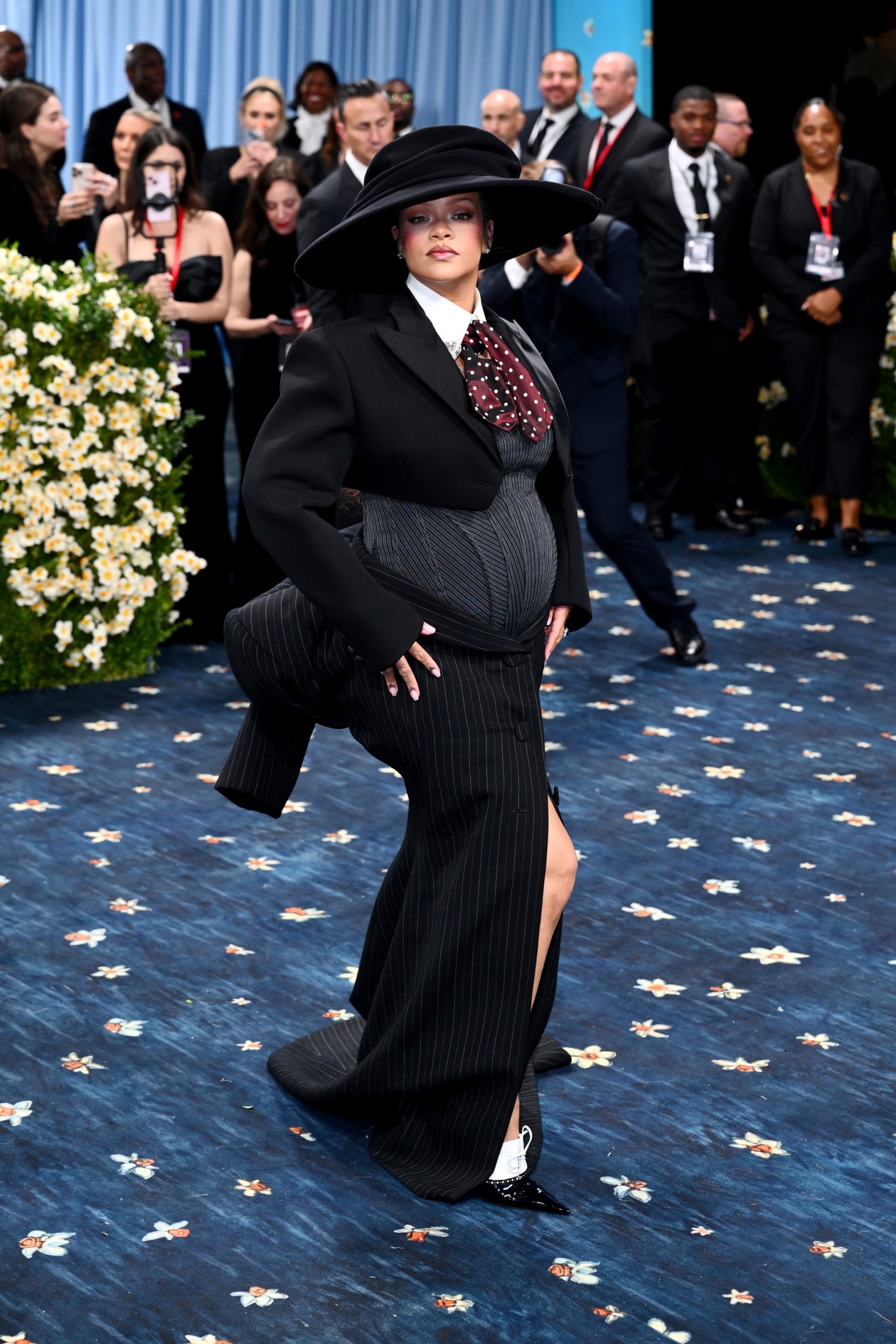 emma chamberlain met gala red carpet tailoring blonde woman body 