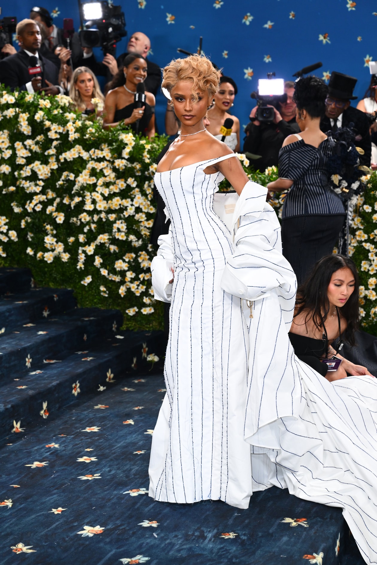 emma chamberlain met gala red carpet tailoring blonde woman body 