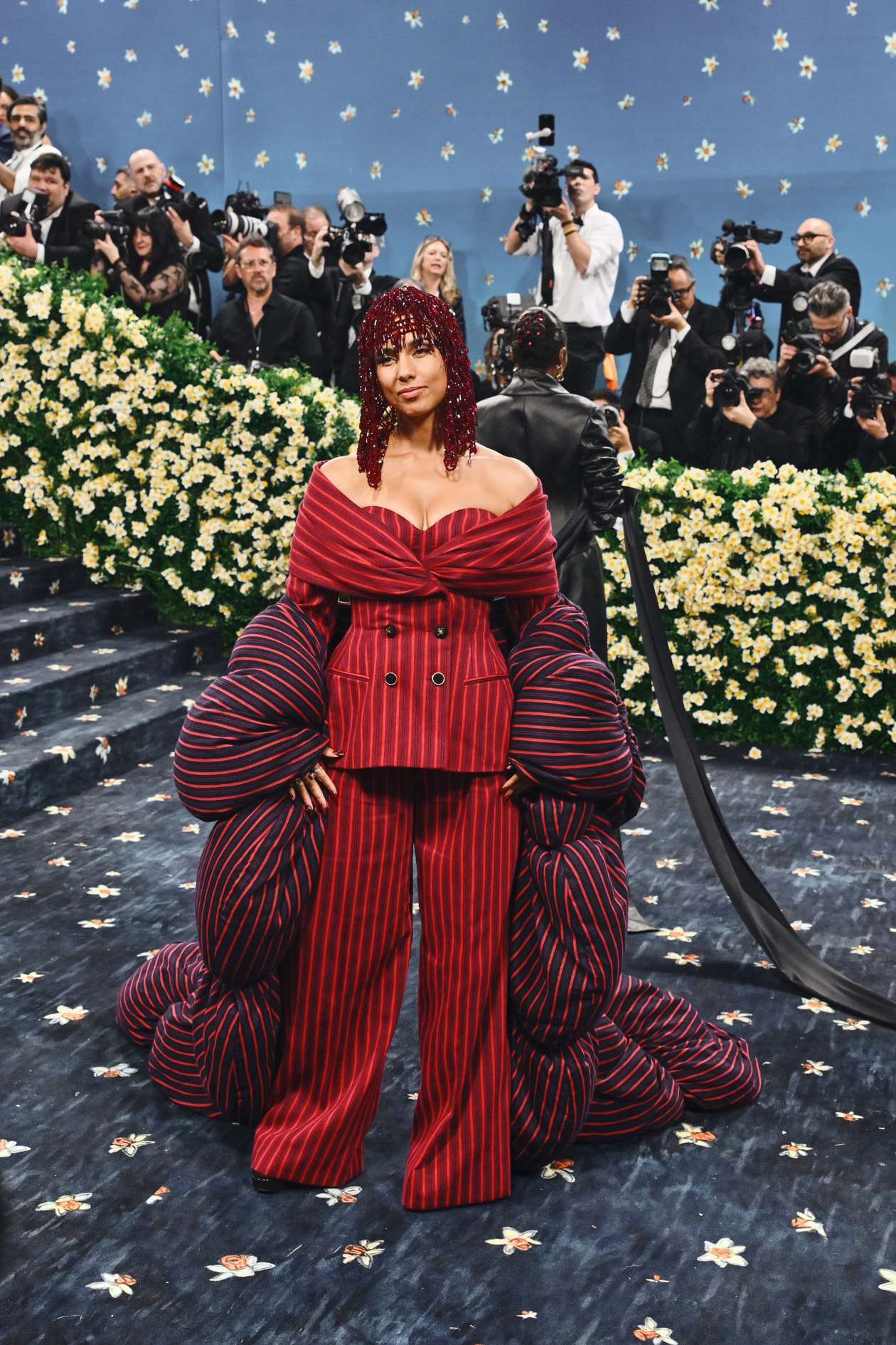 emma chamberlain met gala red carpet tailoring blonde woman body 